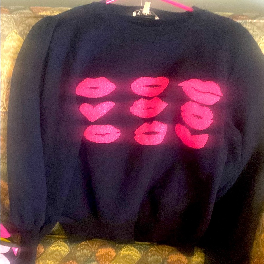 Annette Lepore Dark blue Sweater with Pink Lip Print New Great Sweater XL